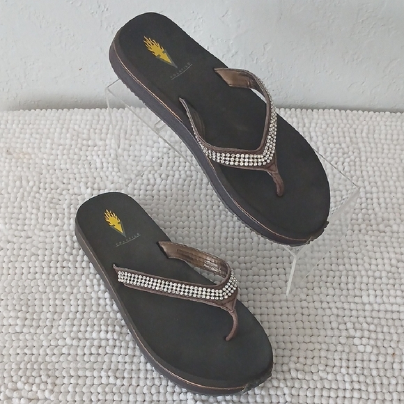 Volatile Rhinestone Flip Flops - Picture 1 of 13